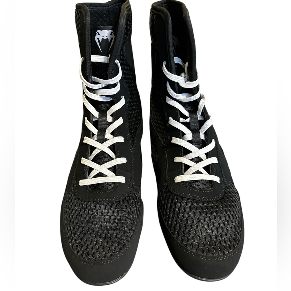 VENUM Contender boxing shoes size 12